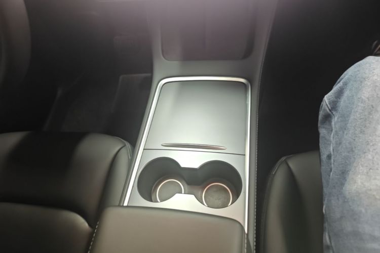 Tesla Model Y 2021 #14 Tesla Model Y 2021 car image #14