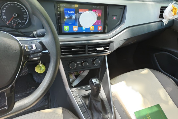 Volkswagen Polo 2019 car image #17