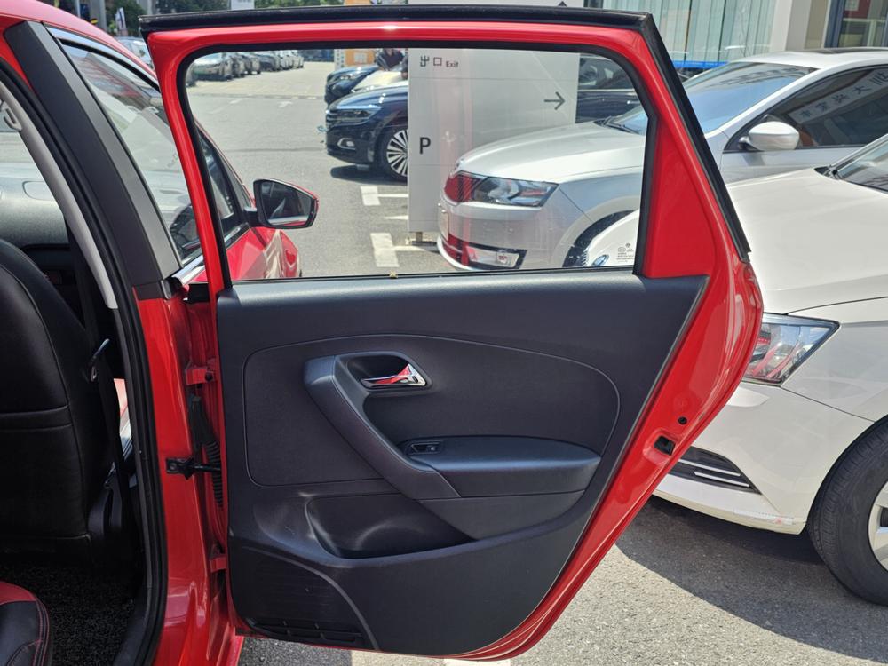 Volkswagen Polo 2016 car image #18