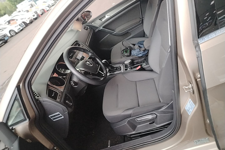 Volkswagen Golf 2016 car image #15