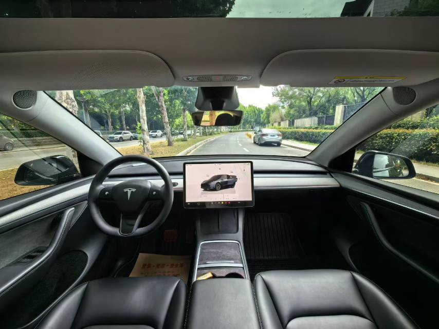Tesla Model Y 2024 #6 Tesla Model Y 2024 car image #6