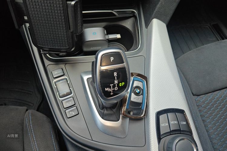 BMW 3 Series 2018 immagine di auto #16