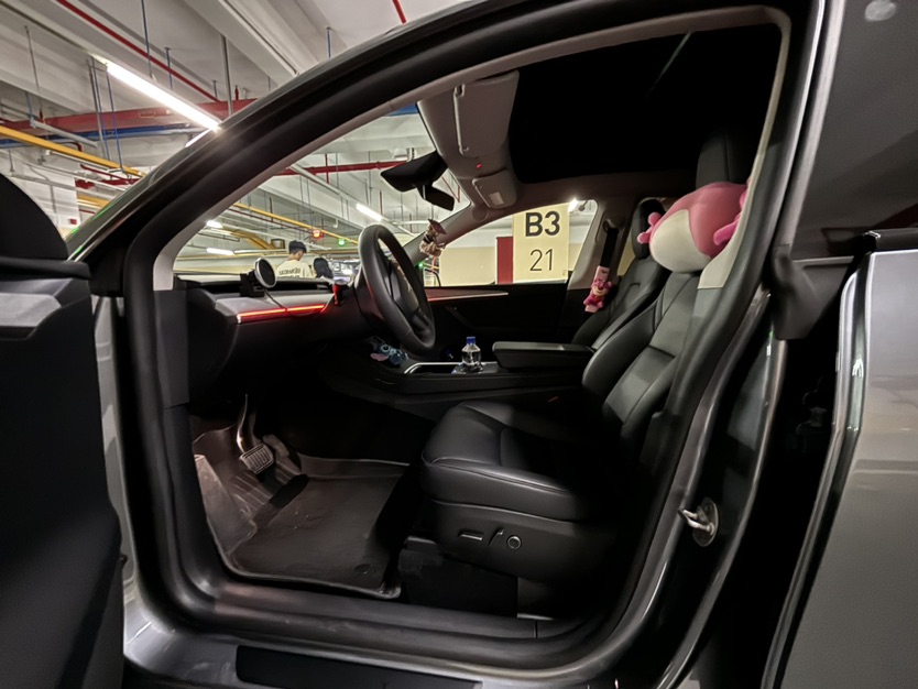 Tesla Model Y 2024 #4 Tesla Model Y 2024 car image #4