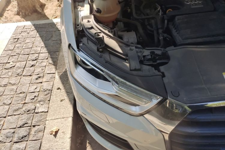 Audi Q3 2017 car image #8