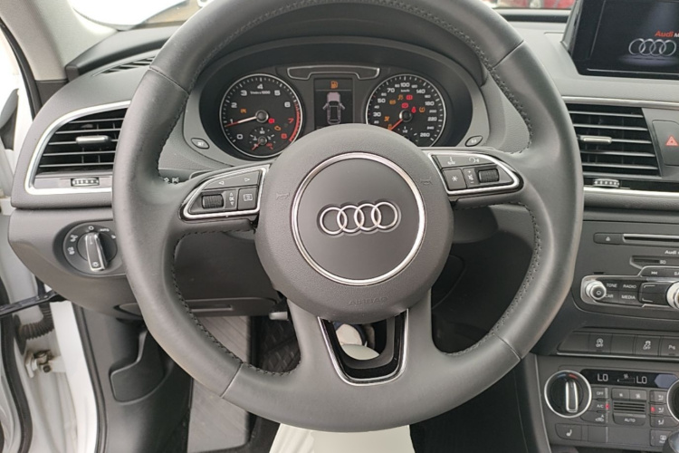 Audi Q3 2019 #11 Audi Q3 2019 car image #11