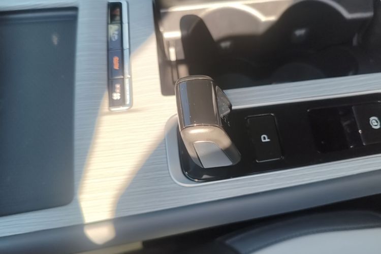 GEELY Boyue L 2024 car image #18