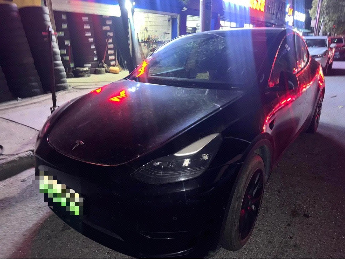 Tesla Model Y 2023 immagine di auto 