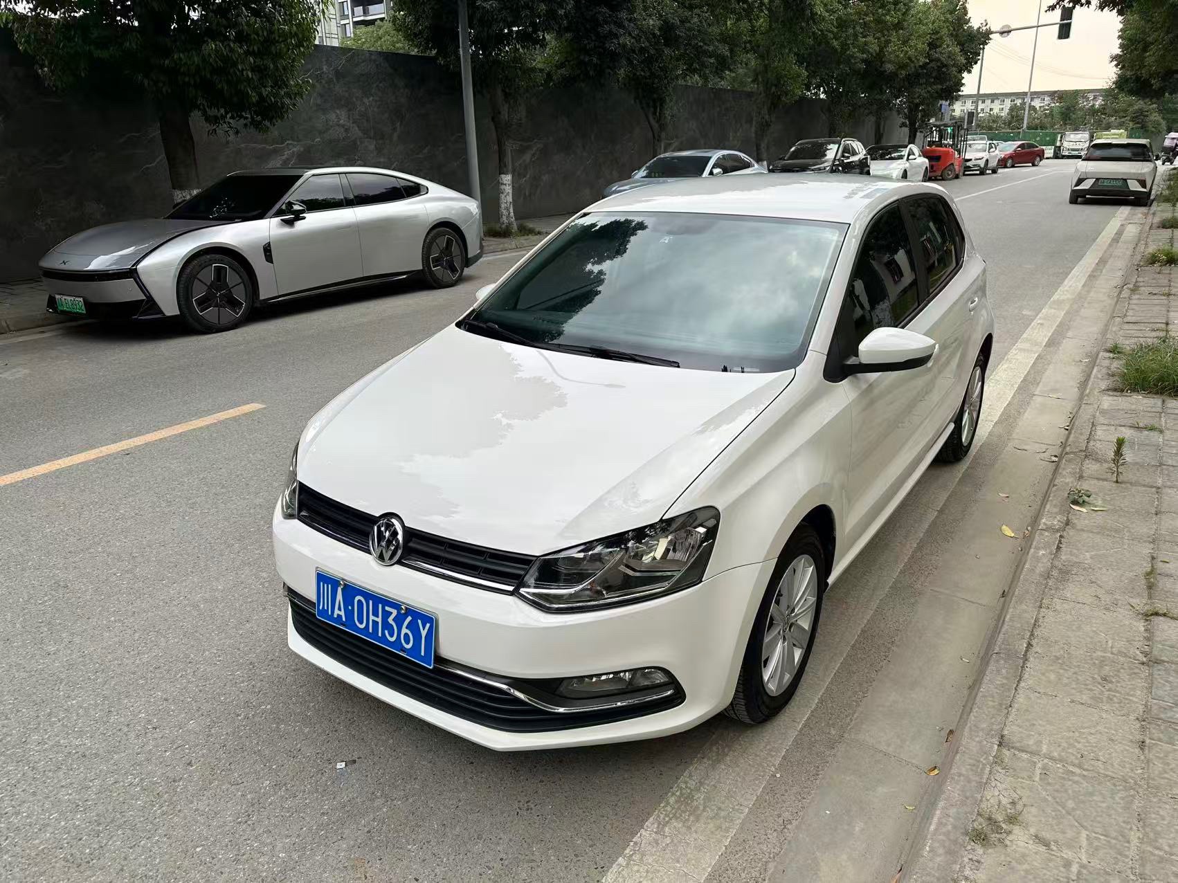 Volkswagen Polo 2015 Volkswagen Polo 2015 car image