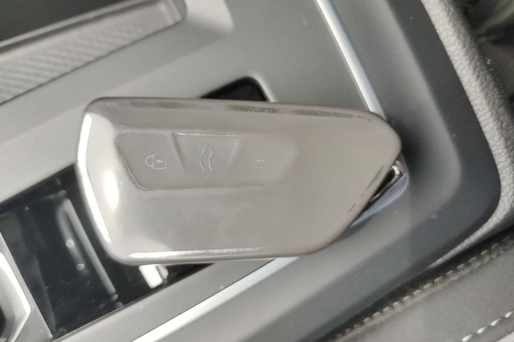Volkswagen Golf 2023 car image #9