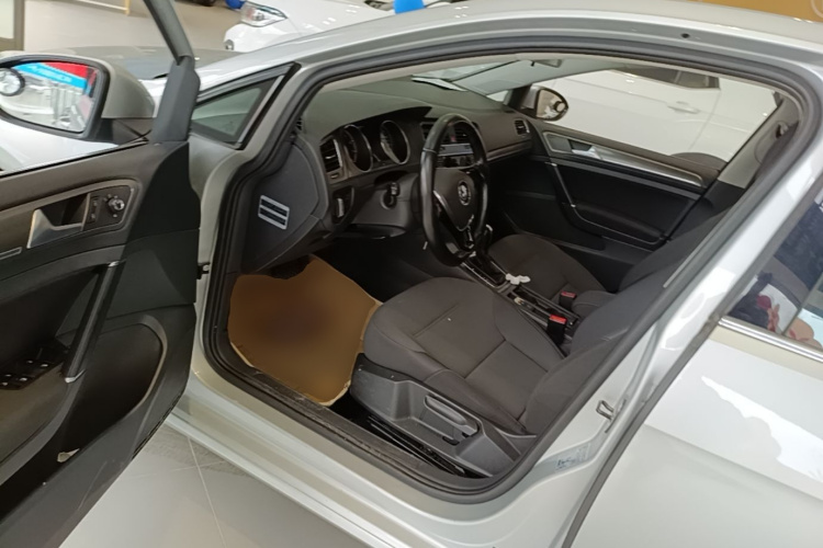 Volkswagen Golf 2015 car image #16
