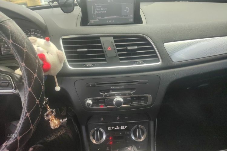 Audi Q3 2015 car image #15