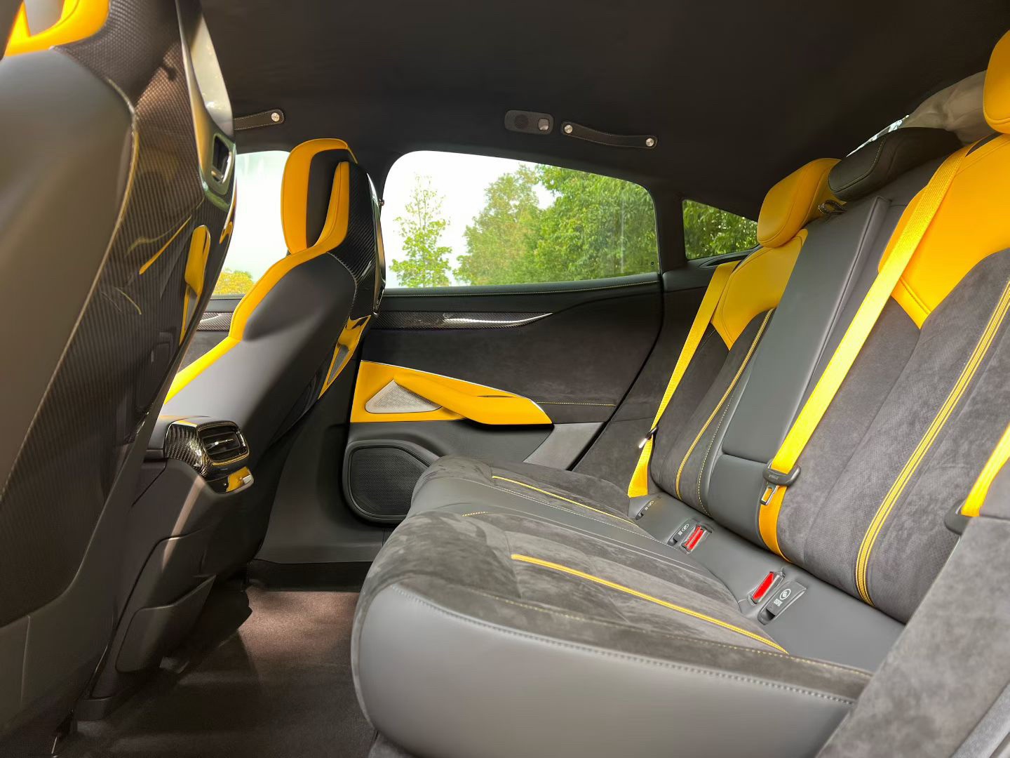 MI SU7 Ultra 2025 car image #8