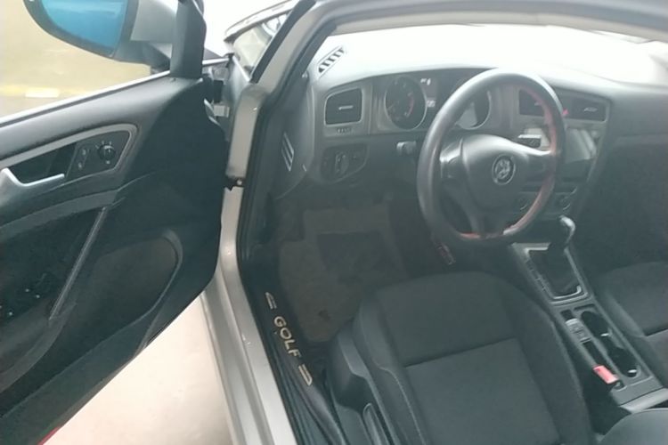 Volkswagen Golf 2015 car image #12