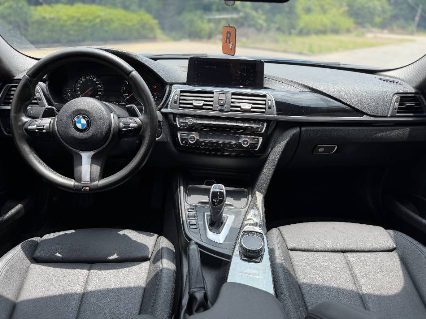 BMW 3 Series 2018 #9 BMW 3 Series 2018 car image #9