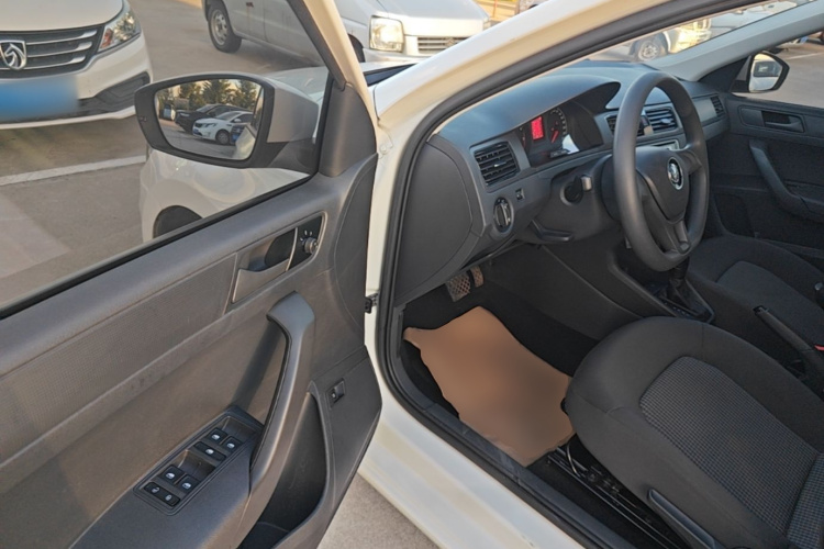 Volkswagen Santana 2022 car image #16