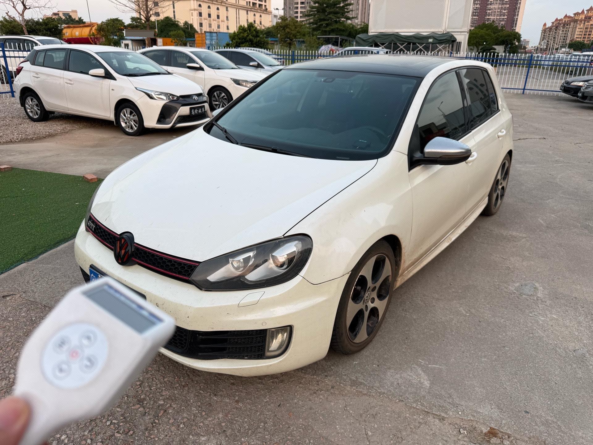 Volkswagen GolfGTI 2010 car image 