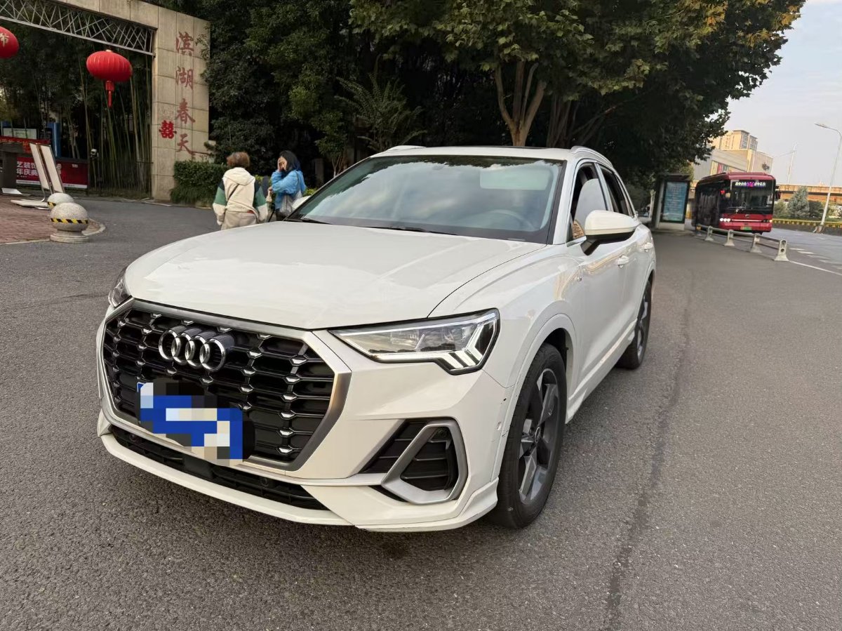 Audi Q3 2021 car image 