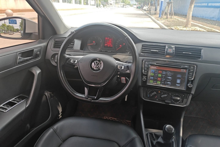 Volkswagen Santana 2017 car image #11