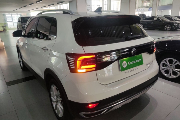 Volkswagen T-Cross 2021 car image #7