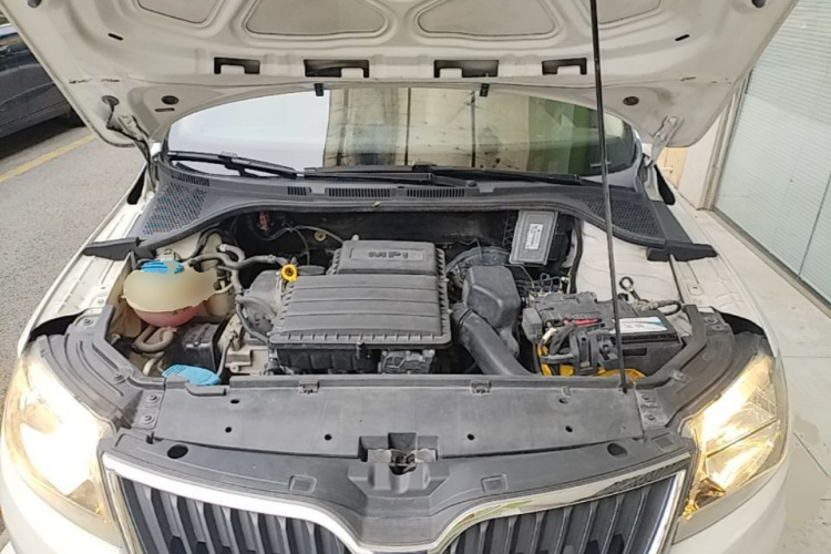 Skoda Rapid 2015 #20 Skoda Rapid 2015 car image #20
