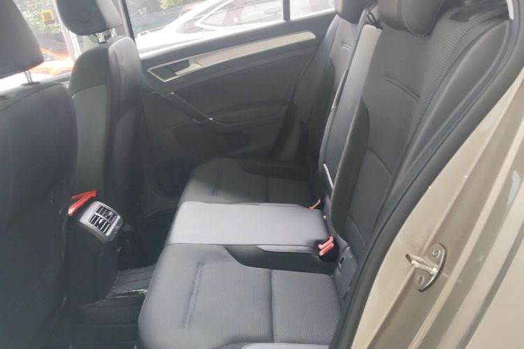 Volkswagen Golf 2018 car image #17