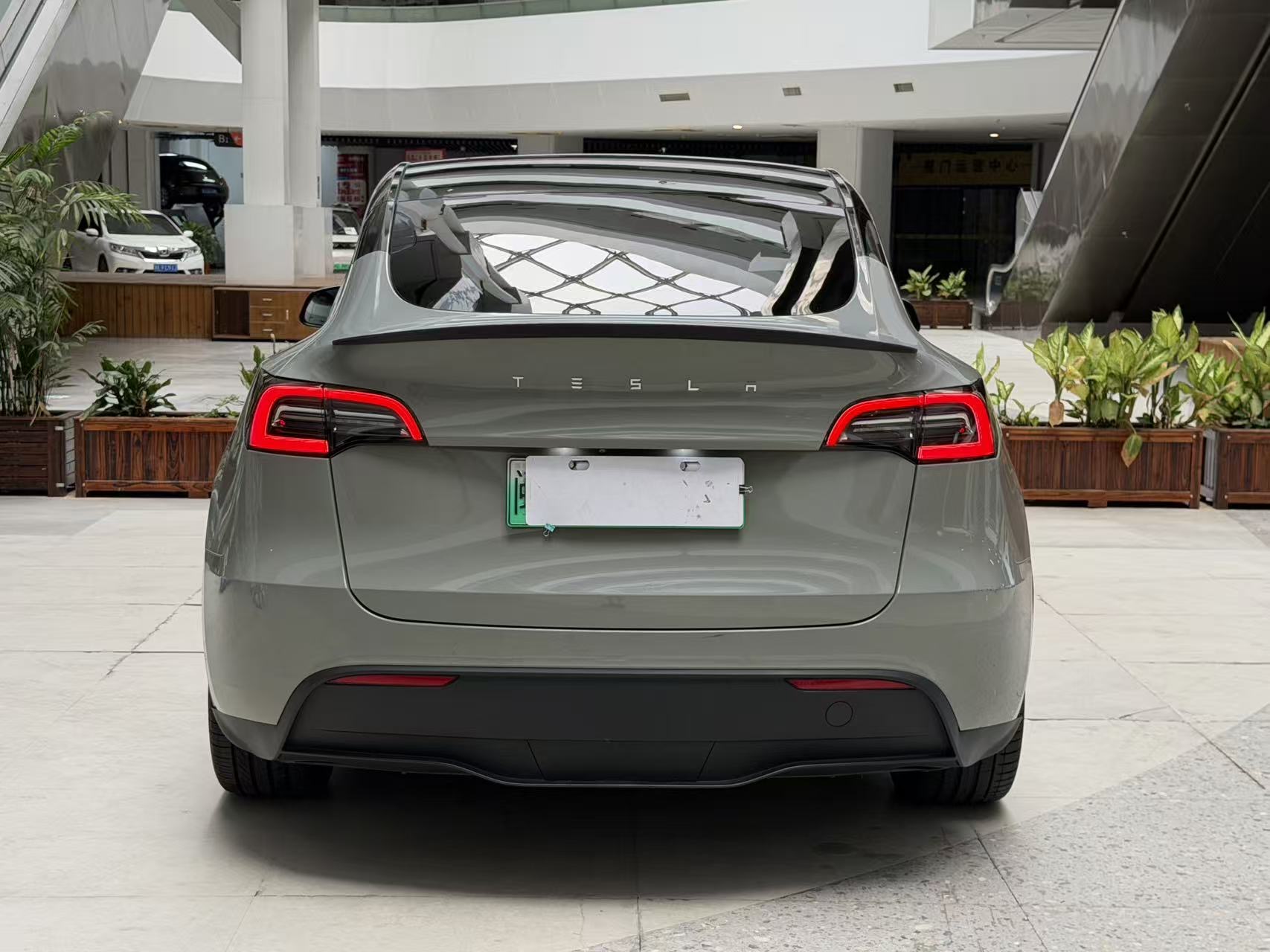 Tesla Model Y 2023 car image #8