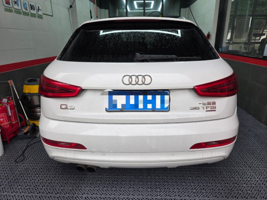 Audi Q3 2016 car image #8