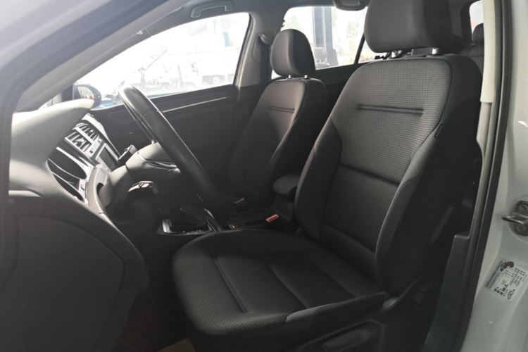 Volkswagen Golf 2017 car image #15