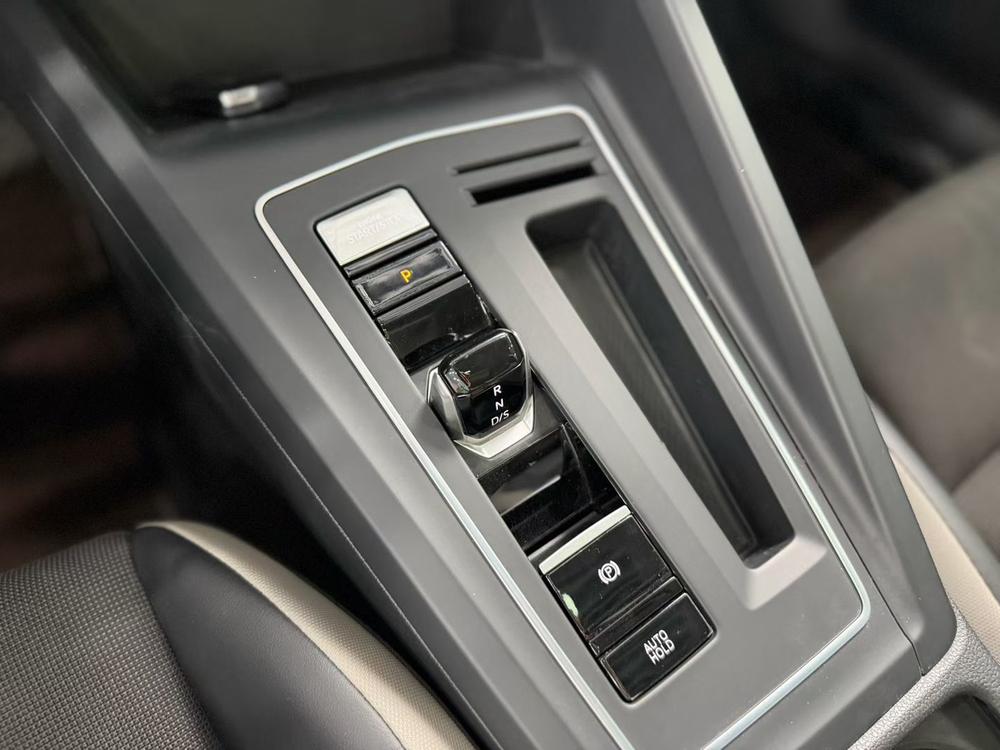 Volkswagen Golf 2023 immagine di auto #8