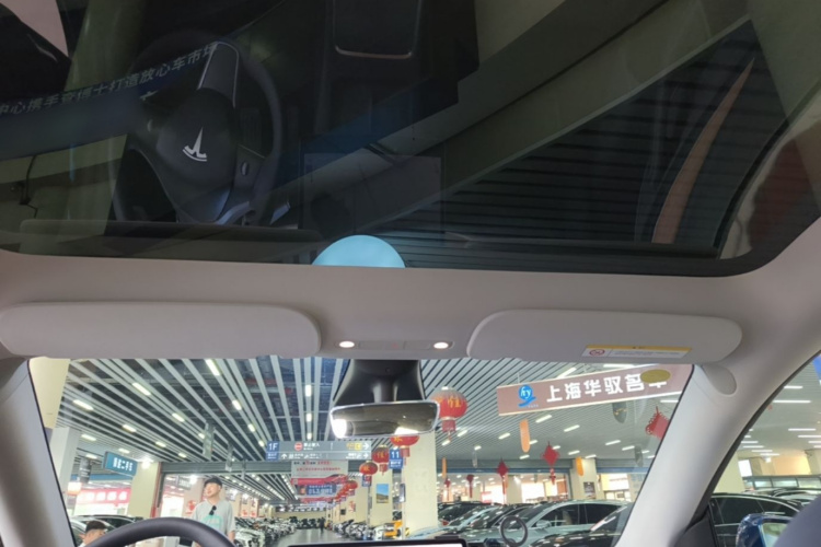 Tesla Model Y 2021 car image #18