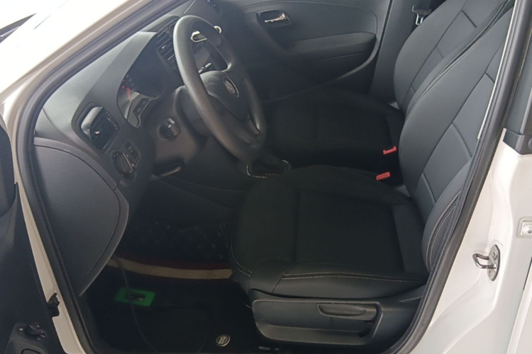 Volkswagen Polo 2018 car image #15