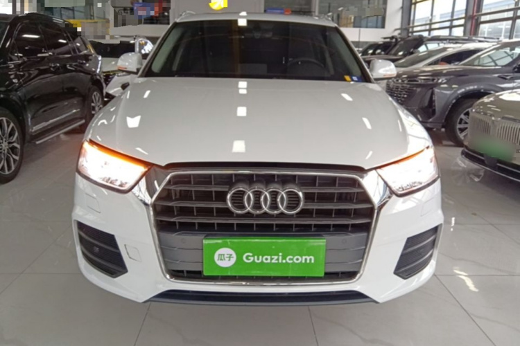 Audi Q3 2018 car image #3