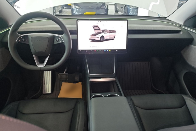 Tesla Model Y 2025 #10 Tesla Model Y 2025 car image #10