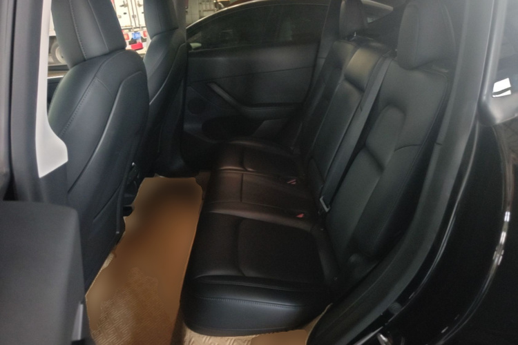 Tesla Model Y 2021 car image #17