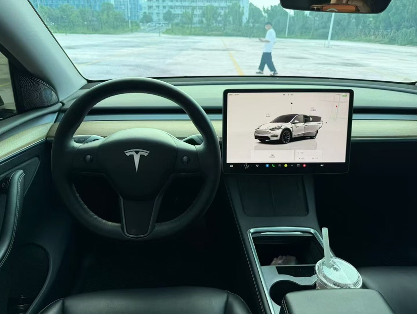 Tesla Model Y 2022 car image #5