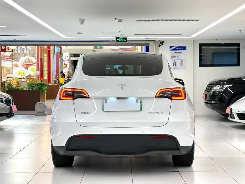 Tesla Model Y 2024 car image #11