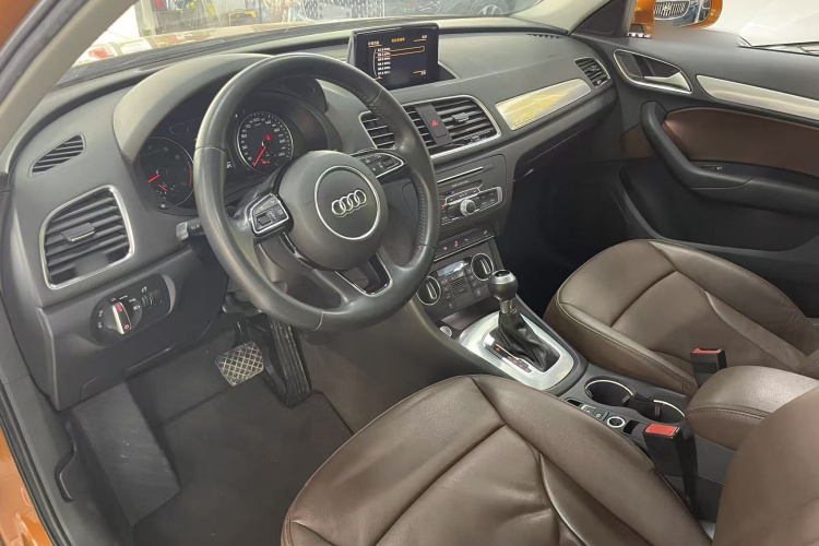 Audi Q3 2016 car image #9