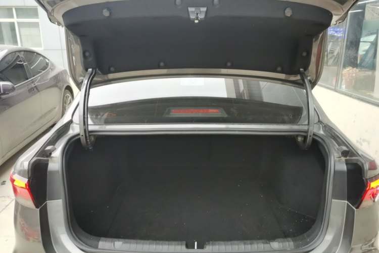 GEELY Emgrand 2024 imagen de coche #19