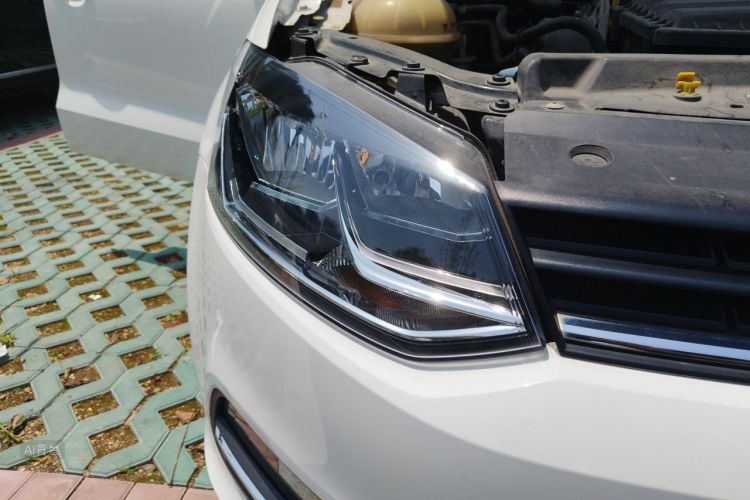 Volkswagen Polo 2016 car image #8
