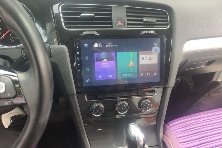 Volkswagen Golf 2018 car image #13