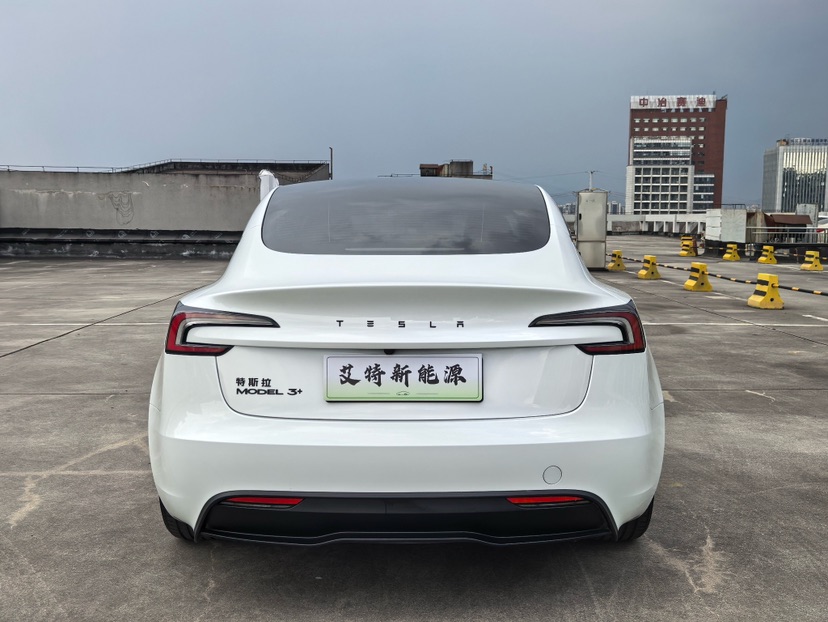 Tesla Model 3 2025 car image #4