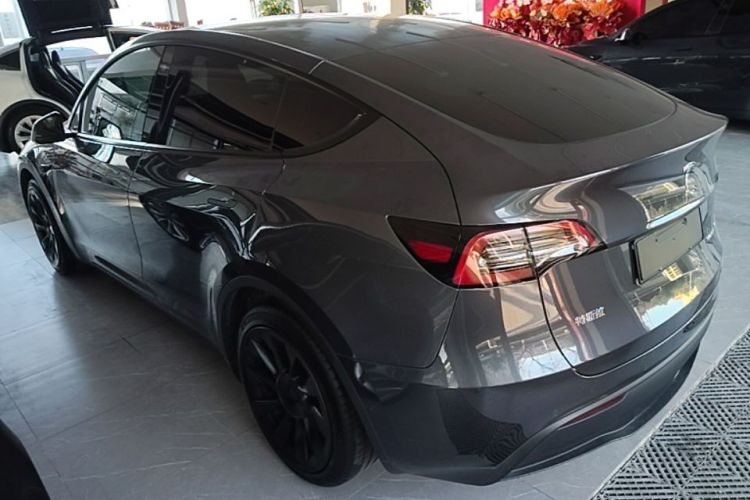 Tesla Model Y 2022 #5 Tesla Model Y 2022 car image #5