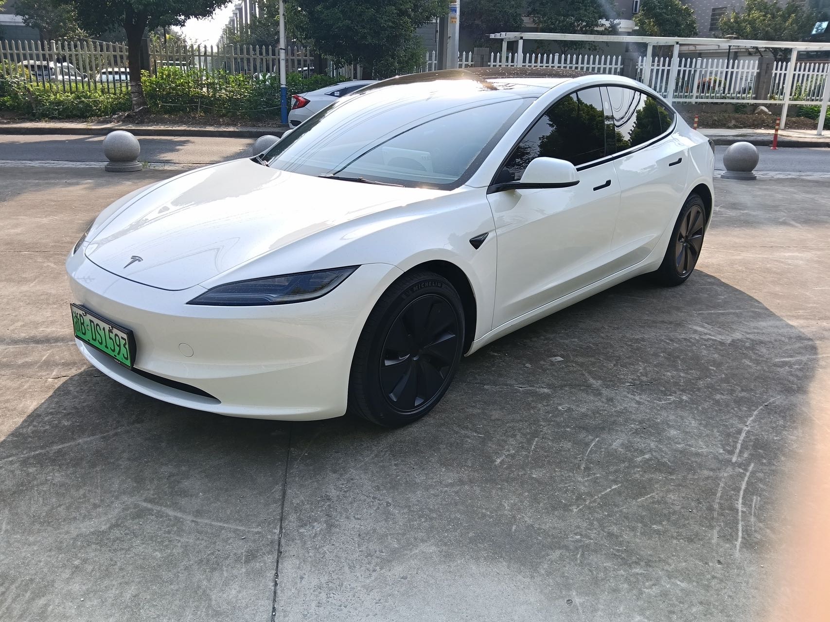 Tesla Model 3 2025 immagine di auto 