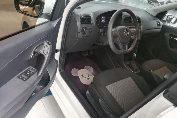 Volkswagen Polo 2019 car image #12