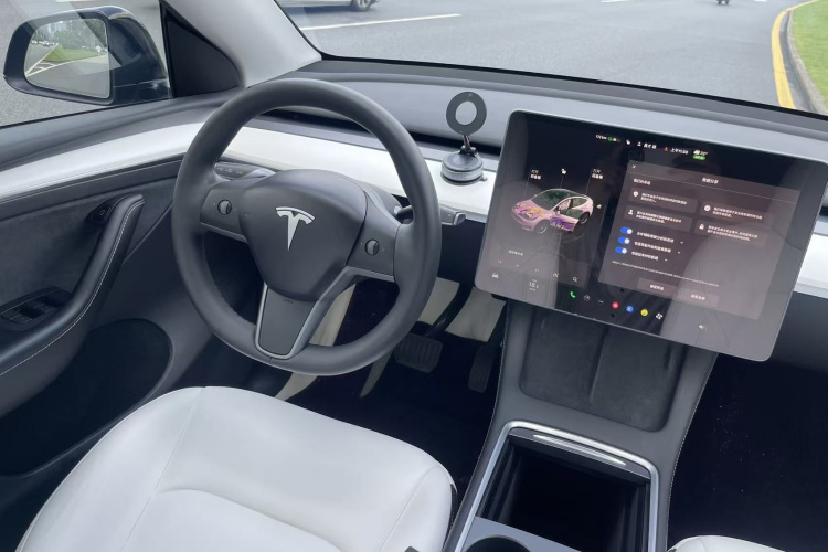 Tesla Model Y 2023 #15 Tesla Model Y 2023 car image #15