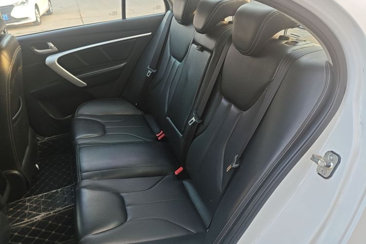 GEELY Emgrand 2016 car image #17