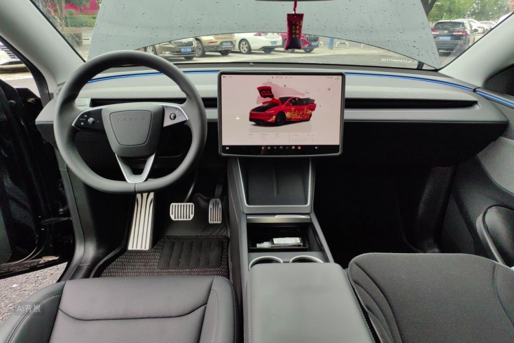 Tesla Model Y 2025 #11 Tesla Model Y 2025 car image #11