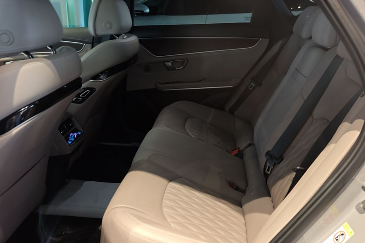 BYD Han 2024 car image #17