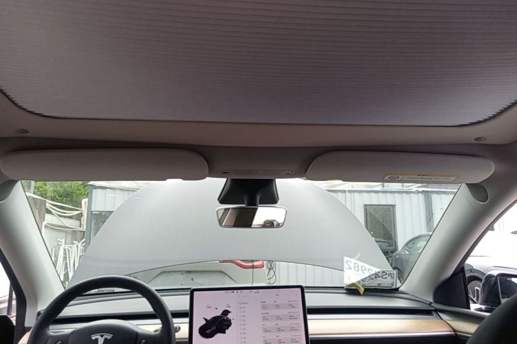 Tesla Model Y 2021 immagine di auto #20