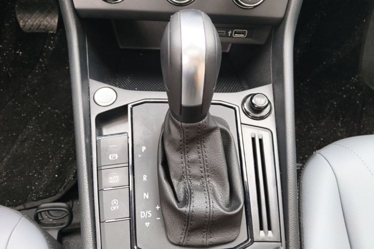 Volkswagen Lavida 2025 car image #14
